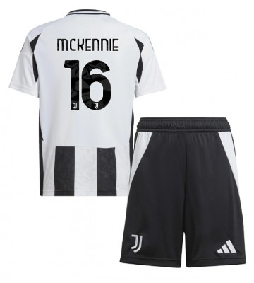 Juventus Weston McKennie #16 Hemmakläder Barn 2024-25 Kortärmad (+ Korta byxor)